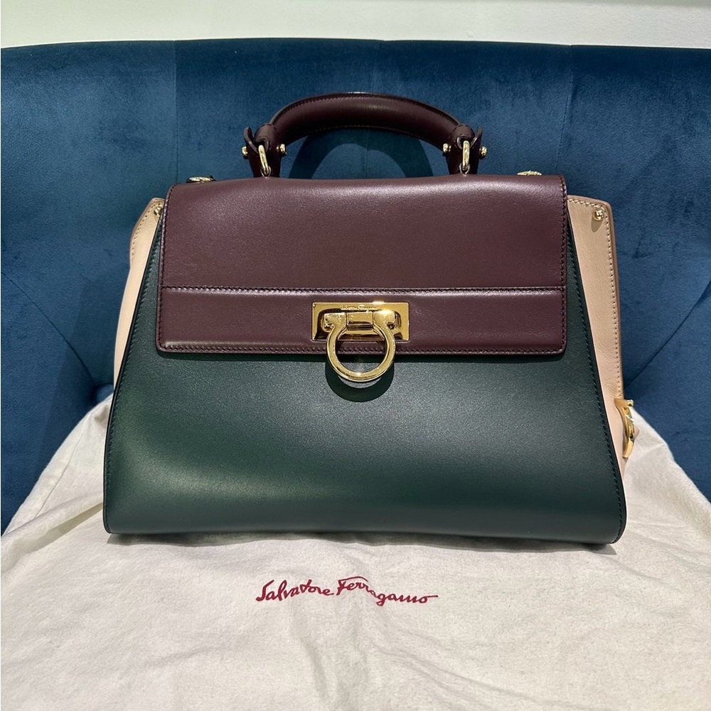 【Ship immediately】Authentic Ferragamo